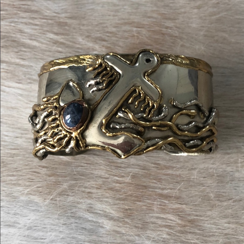 Metal cuff bracelet with anchor motif